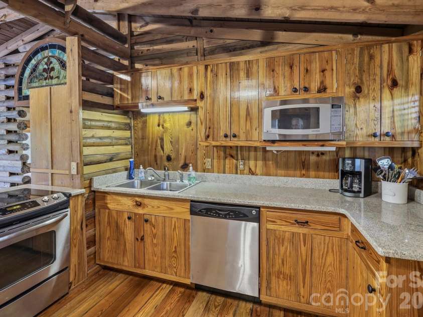 118 Rock Point Road, Lake Lure, NC 28746.  MLS# CAR4365667, YatesRealty ID 16303. 