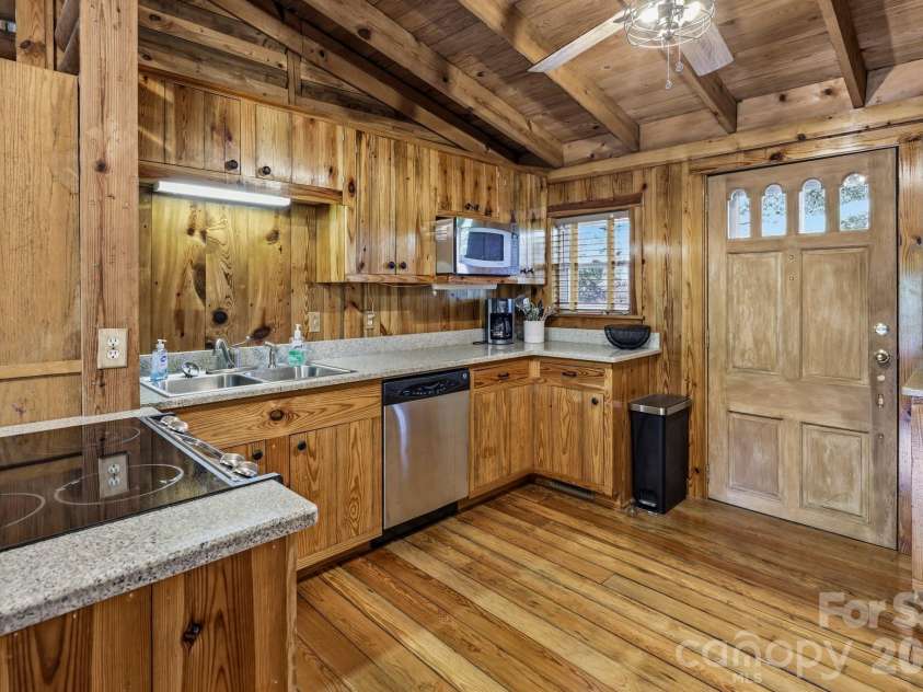 118 Rock Point Road, Lake Lure, NC 28746.  MLS# CAR4365667, YatesRealty ID 16303. 
