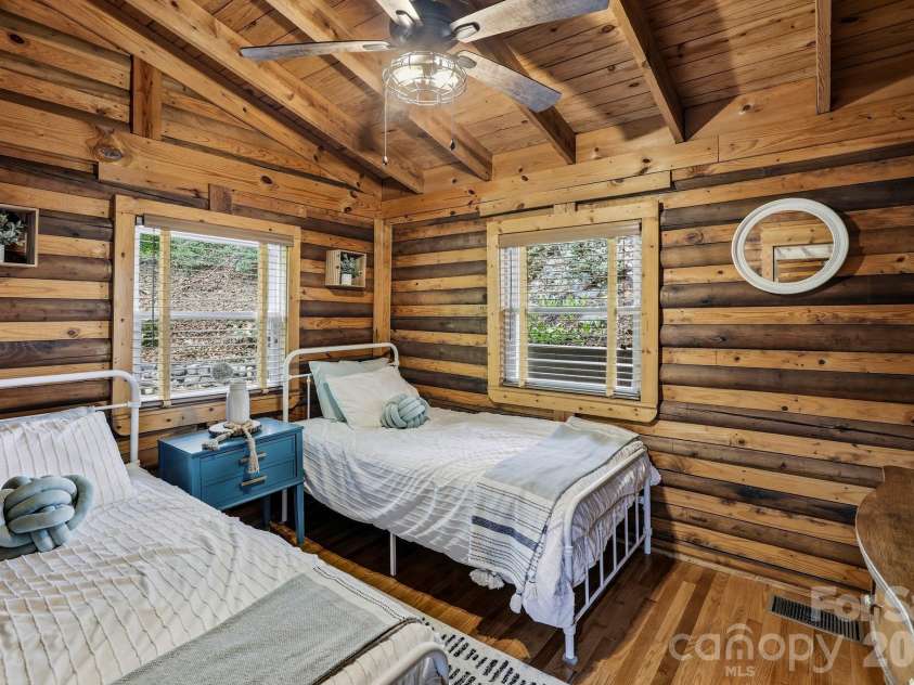 118 Rock Point Road, Lake Lure, NC 28746.  MLS# CAR4365667, YatesRealty ID 16303. 