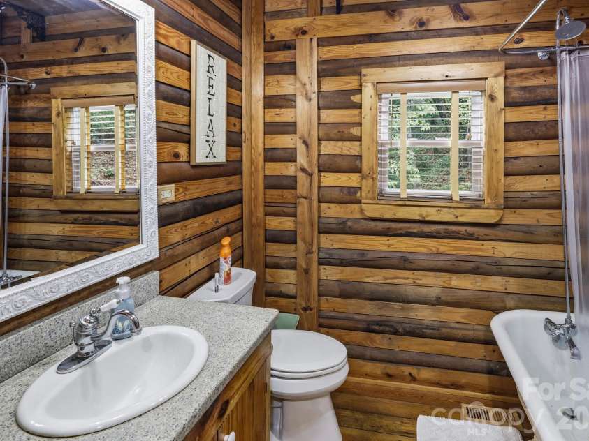 118 Rock Point Road, Lake Lure, NC 28746.  MLS# CAR4365667, YatesRealty ID 16303. 