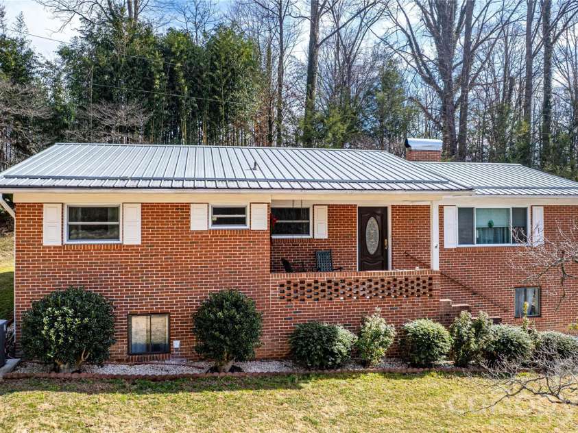 356 Pleasant Hill Drive, Brevard, NC 28712.  MLS# CAR4354841, YatesRealty ID 16304. 