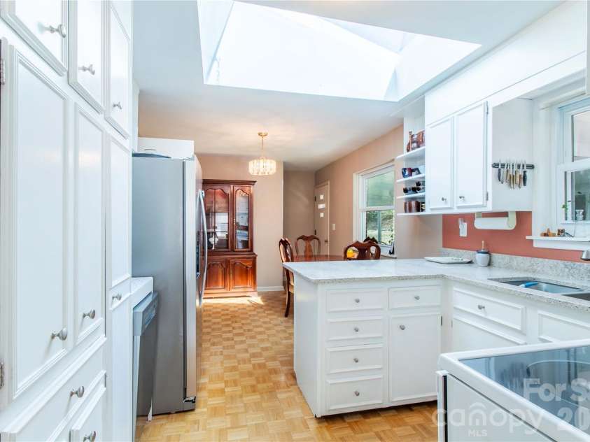 356 Pleasant Hill Drive, Brevard, NC 28712.  MLS# CAR4354841, YatesRealty ID 16304. 