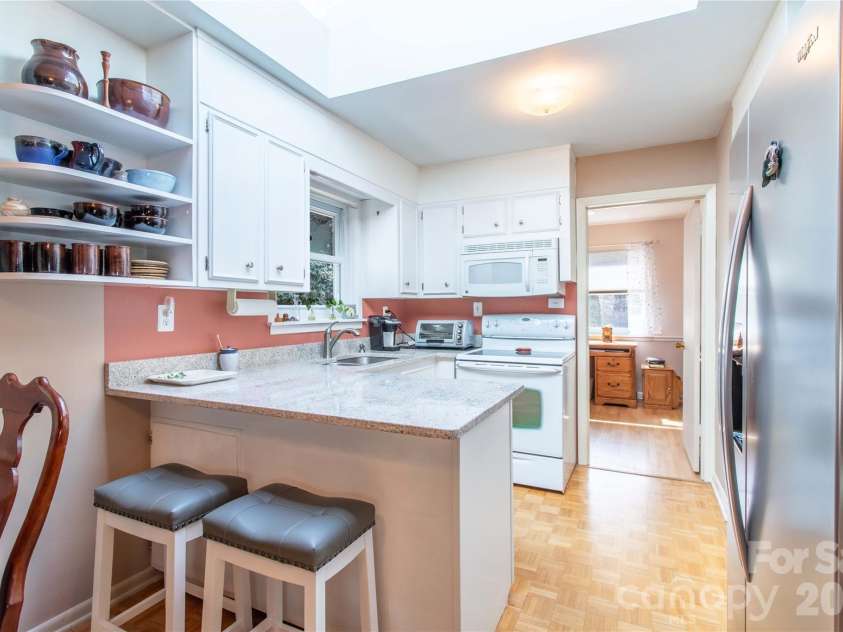 356 Pleasant Hill Drive, Brevard, NC 28712.  MLS# CAR4354841, YatesRealty ID 16304. 