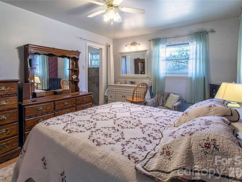 356 Pleasant Hill Drive, Brevard, NC 28712.  MLS# CAR4354841, YatesRealty ID 16304. 