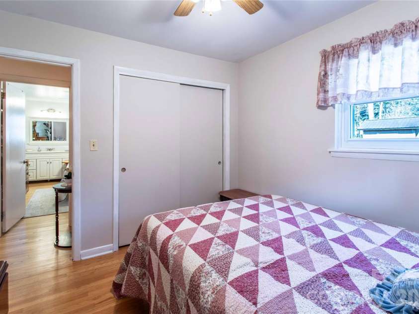 356 Pleasant Hill Drive, Brevard, NC 28712.  MLS# CAR4354841, YatesRealty ID 16304. 
