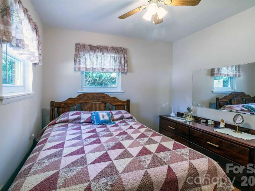 356 Pleasant Hill Drive, Brevard, NC 28712.  MLS# CAR4354841, YatesRealty ID 16304. 