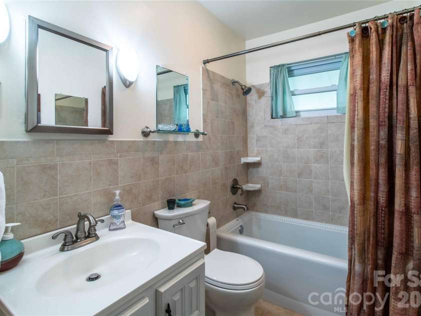 356 Pleasant Hill Drive, Brevard, NC 28712.  MLS# CAR4354841, YatesRealty ID 16304. 