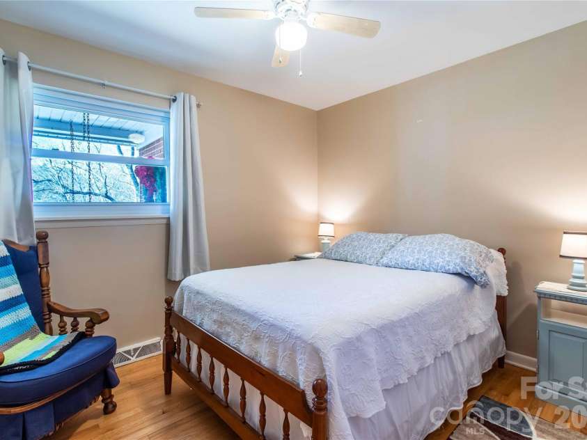 356 Pleasant Hill Drive, Brevard, NC 28712.  MLS# CAR4354841, YatesRealty ID 16304. 