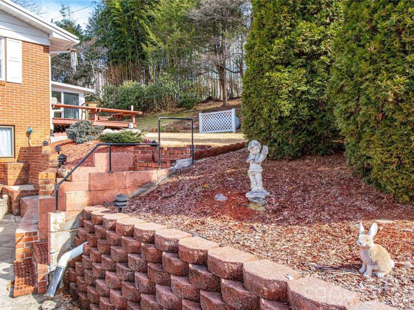 356 Pleasant Hill Drive, Brevard, NC 28712.  MLS# CAR4354841, YatesRealty ID 16304. 