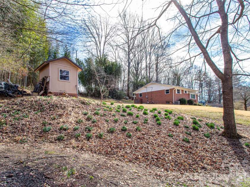 356 Pleasant Hill Drive, Brevard, NC 28712.  MLS# CAR4354841, YatesRealty ID 16304. 