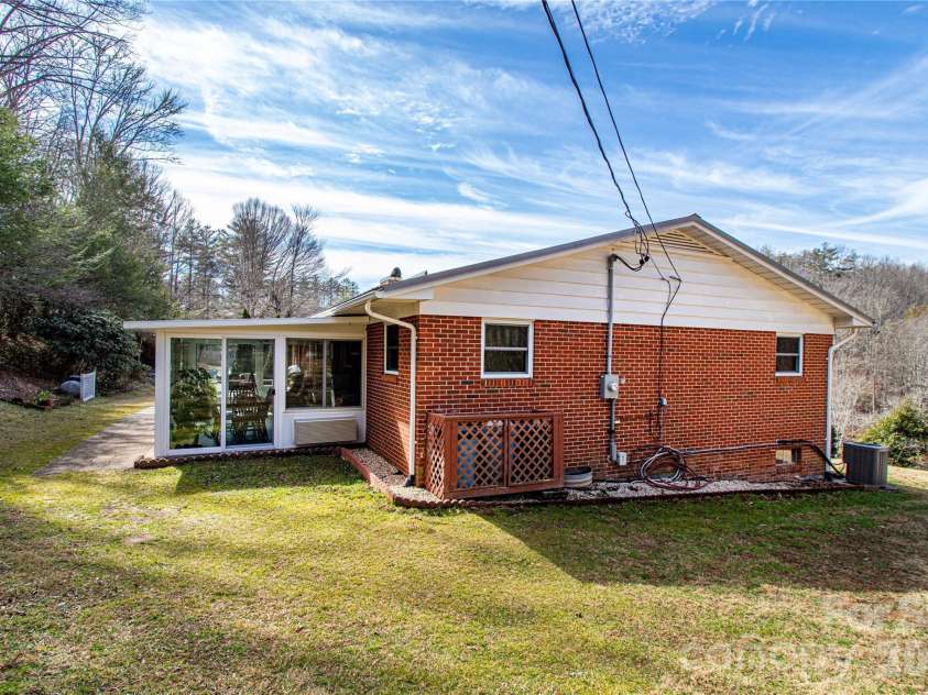356 Pleasant Hill Drive, Brevard, NC 28712.  MLS# CAR4354841, YatesRealty ID 16304. 