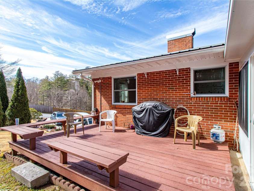 356 Pleasant Hill Drive, Brevard, NC 28712.  MLS# CAR4354841, YatesRealty ID 16304. 