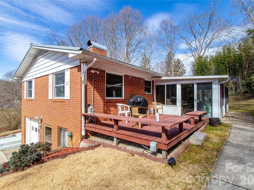 356 Pleasant Hill Drive, Brevard, NC 28712.  MLS# CAR4354841, YatesRealty ID 16304. 