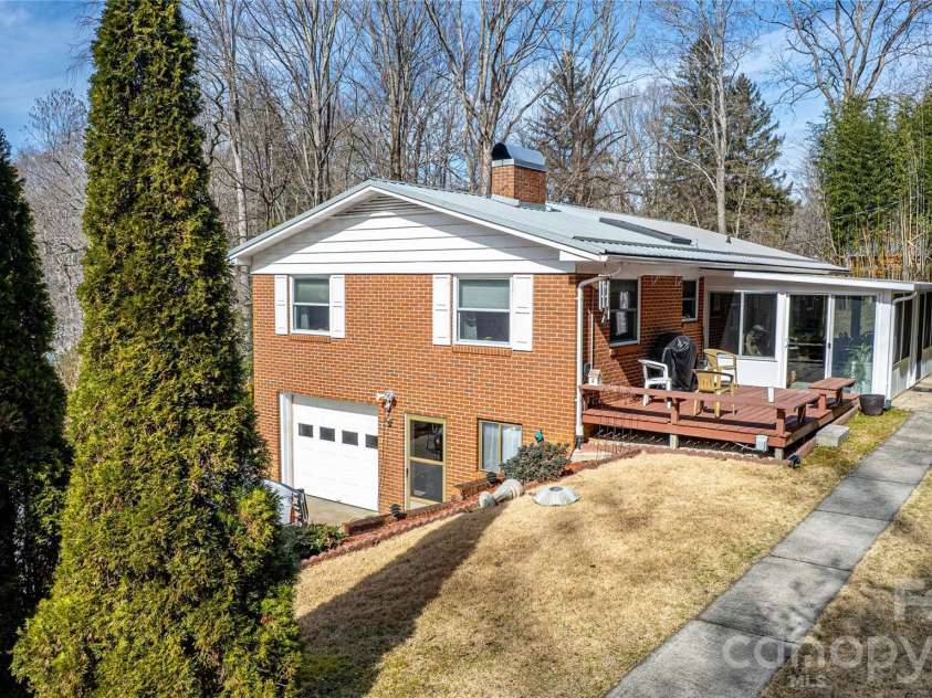 356 Pleasant Hill Drive, Brevard, NC 28712.  MLS# CAR4354841, YatesRealty ID 16304. 