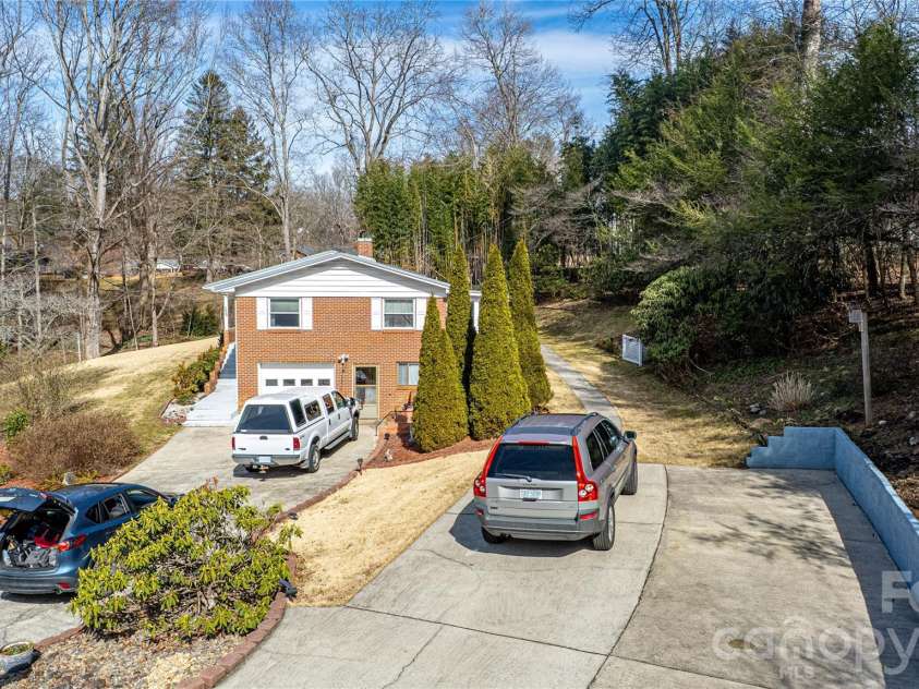 356 Pleasant Hill Drive, Brevard, NC 28712.  MLS# CAR4354841, YatesRealty ID 16304. 