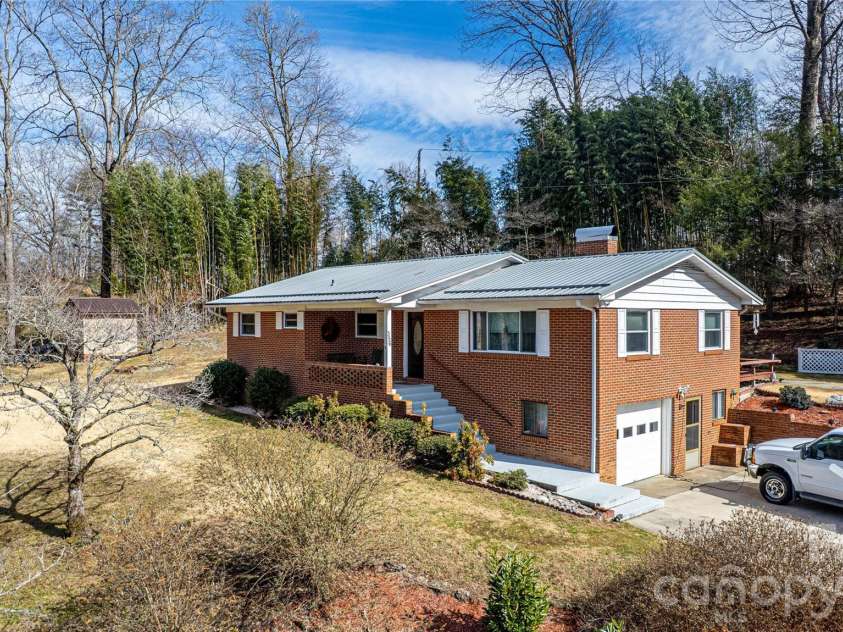356 Pleasant Hill Drive, Brevard, NC 28712.  MLS# CAR4354841, YatesRealty ID 16304. 