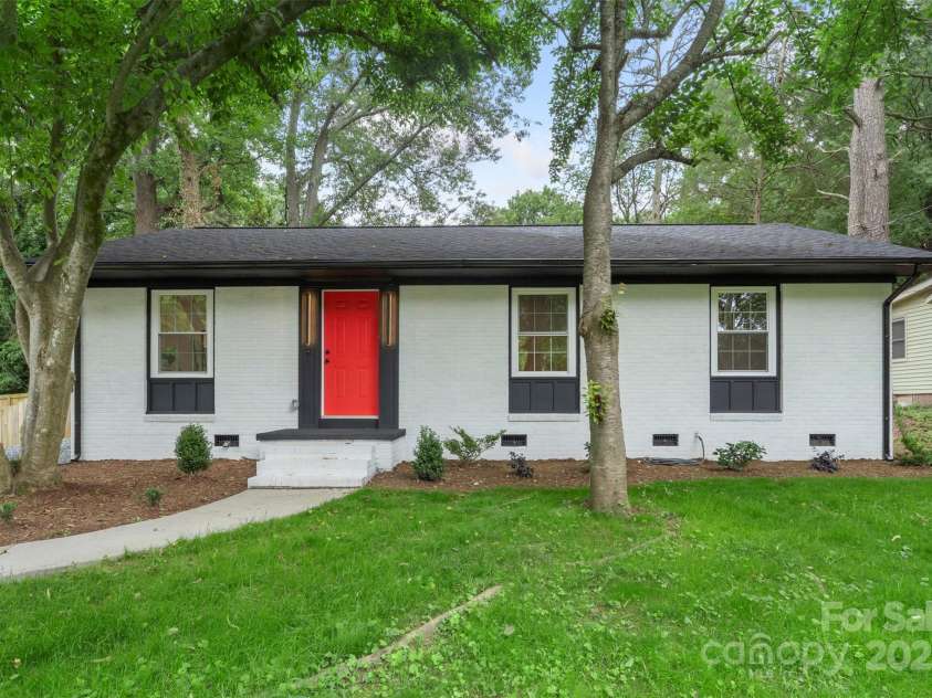 3900 Colebrook Road, Charlotte, NC 28215.  MLS# CAR4264094, YatesRealty ID 16305. 