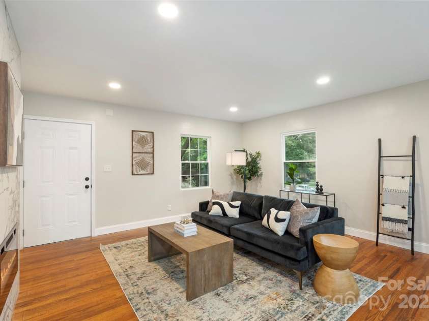 3900 Colebrook Road, Charlotte, NC 28215.  MLS# CAR4264094, YatesRealty ID 16305. 