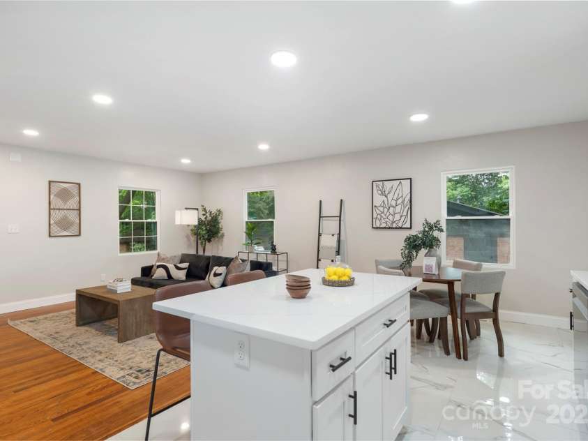3900 Colebrook Road, Charlotte, NC 28215.  MLS# CAR4264094, YatesRealty ID 16305. 
