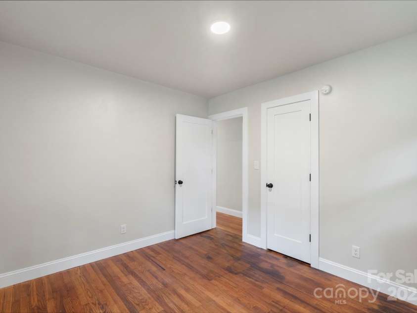 3900 Colebrook Road, Charlotte, NC 28215.  MLS# CAR4264094, YatesRealty ID 16305. 
