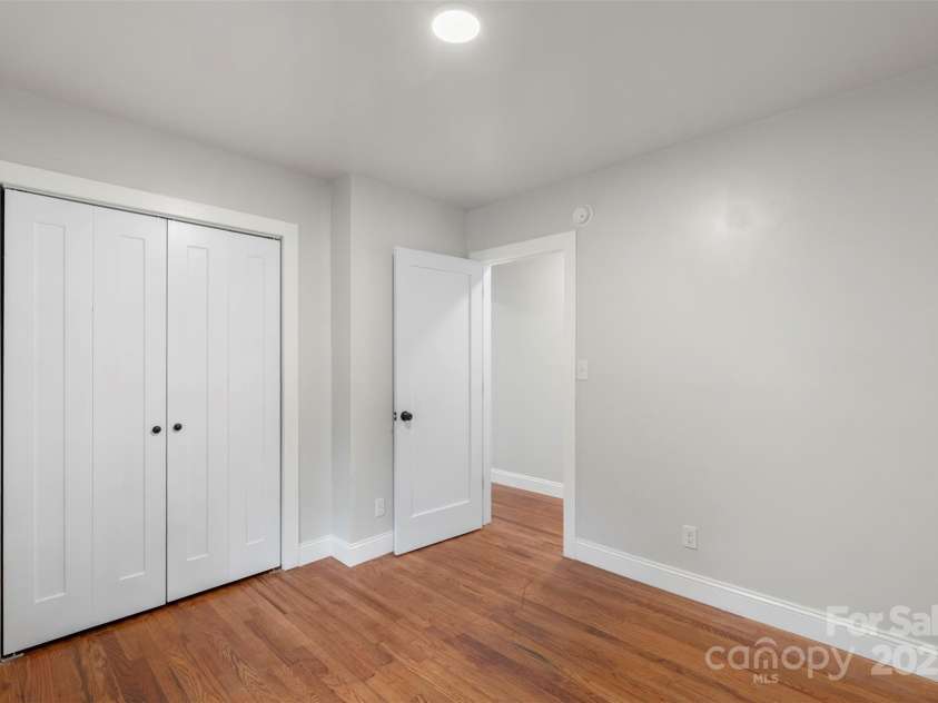 3900 Colebrook Road, Charlotte, NC 28215.  MLS# CAR4264094, YatesRealty ID 16305. 