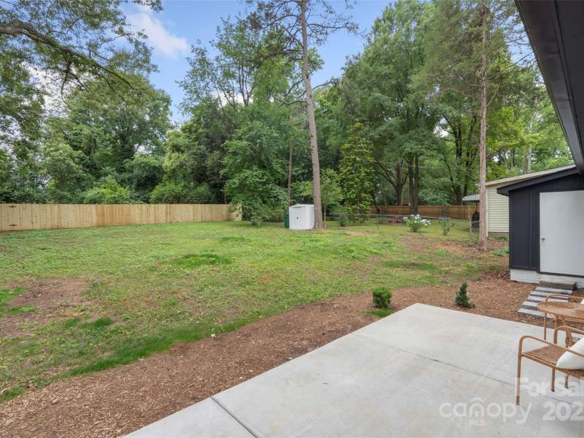 3900 Colebrook Road, Charlotte, NC 28215.  MLS# CAR4264094, YatesRealty ID 16305. 