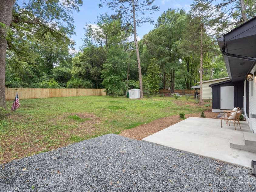 3900 Colebrook Road, Charlotte, NC 28215.  MLS# CAR4264094, YatesRealty ID 16305. 