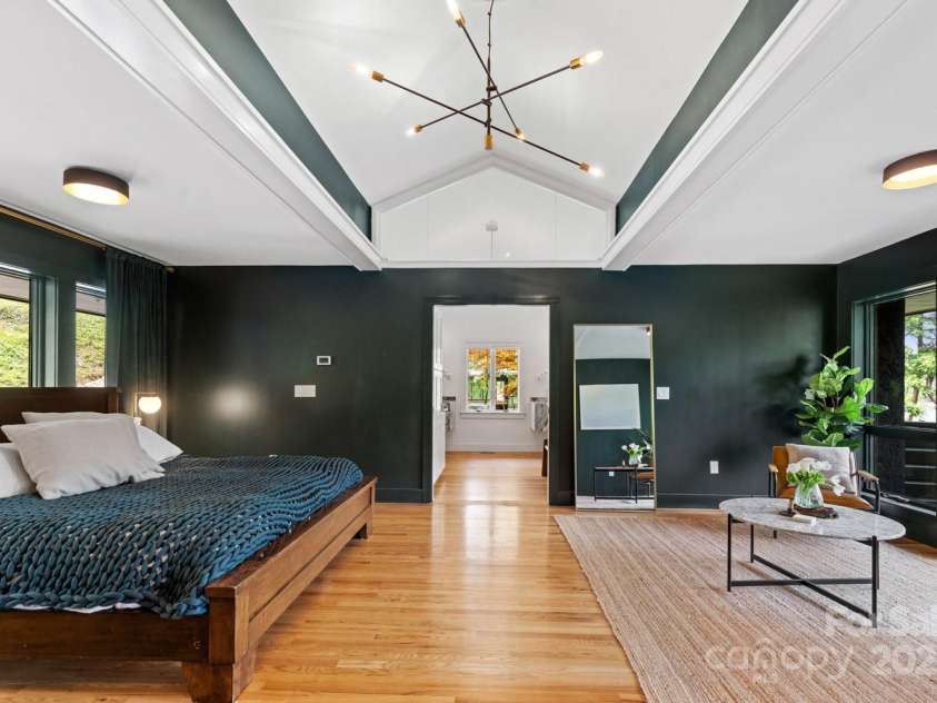 181 Lakeshore Drive, Asheville, NC 28804.  MLS# CAR4255277, YatesRealty ID 16306. 