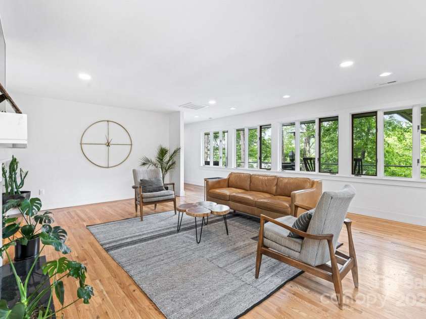 181 Lakeshore Drive, Asheville, NC 28804.  MLS# CAR4255277, YatesRealty ID 16306. 