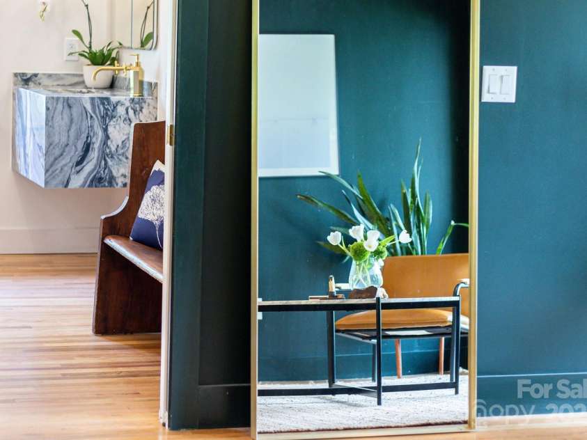 181 Lakeshore Drive, Asheville, NC 28804.  MLS# CAR4255277, YatesRealty ID 16306. 