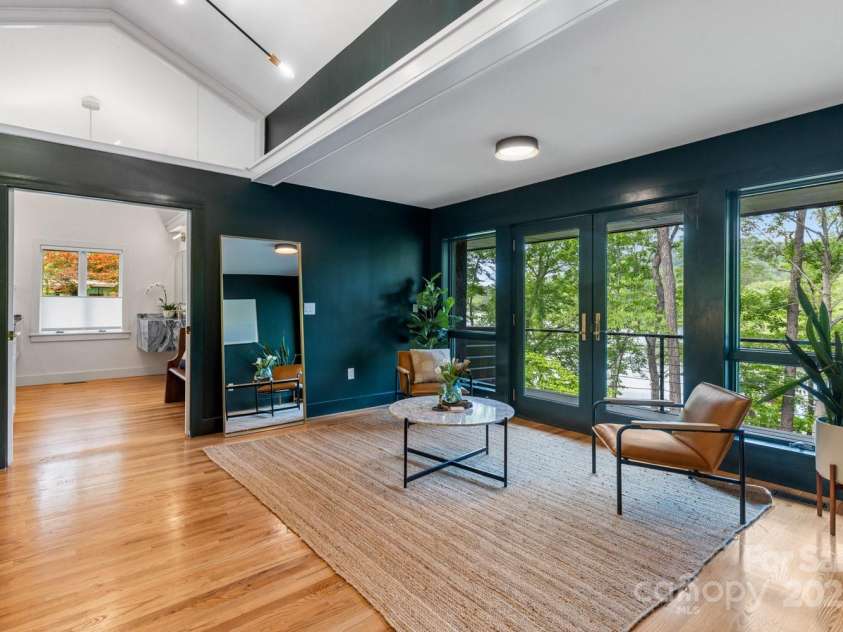 181 Lakeshore Drive, Asheville, NC 28804.  MLS# CAR4255277, YatesRealty ID 16306. 