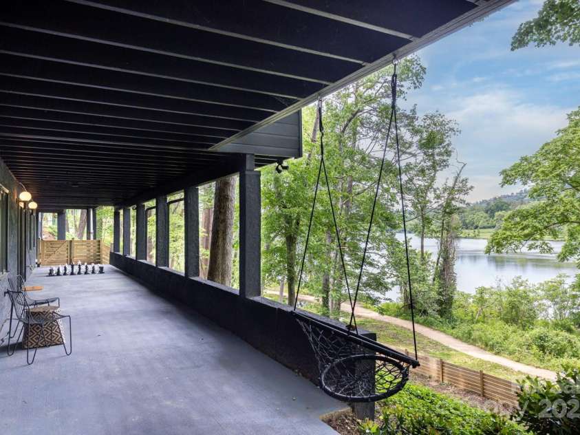 181 Lakeshore Drive, Asheville, NC 28804.  MLS# CAR4255277, YatesRealty ID 16306. 