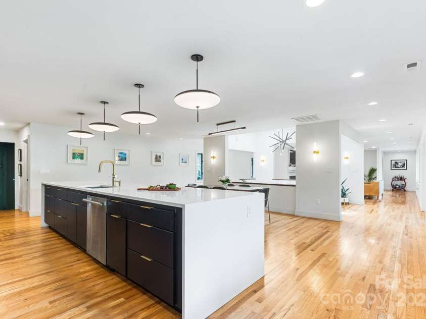 181 Lakeshore Drive, Asheville, NC 28804.  MLS# CAR4255277, YatesRealty ID 16306. Open Kitchen and living area.
