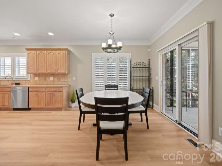 17426 Springwinds Drive, Cornelius, NC 28031.  MLS# CAR4333275, YatesRealty ID 16307. Eat in kitchen area