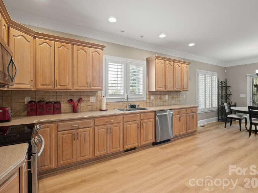 17426 Springwinds Drive, Cornelius, NC 28031.  MLS# CAR4333275, YatesRealty ID 16307. Kitchen toward eat in area