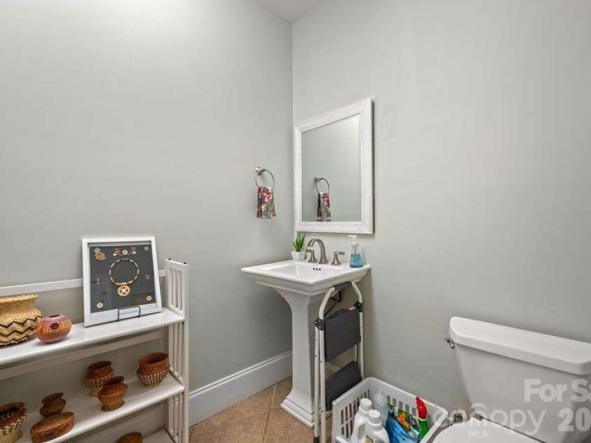17426 Springwinds Drive, Cornelius, NC 28031.  MLS# CAR4333275, YatesRealty ID 16307. Powder bath