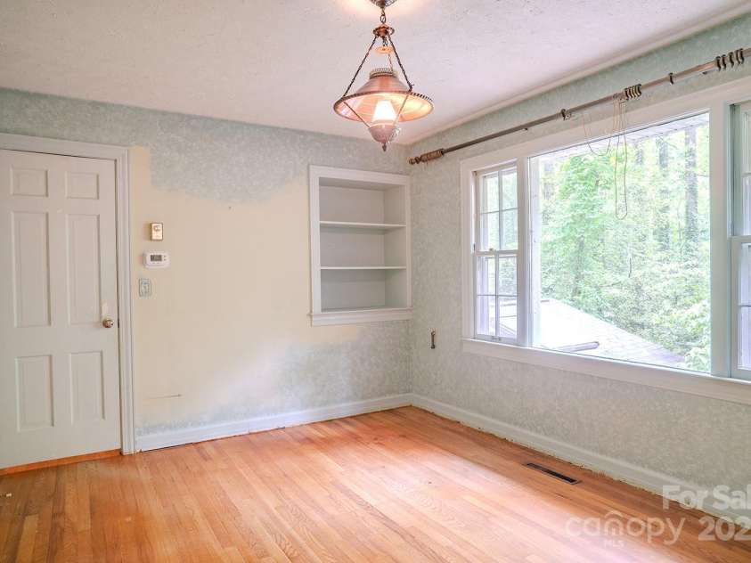 2512 Little River Road, Hendersonville, NC 28739.  MLS# CAR4253798, YatesRealty ID 16308. 