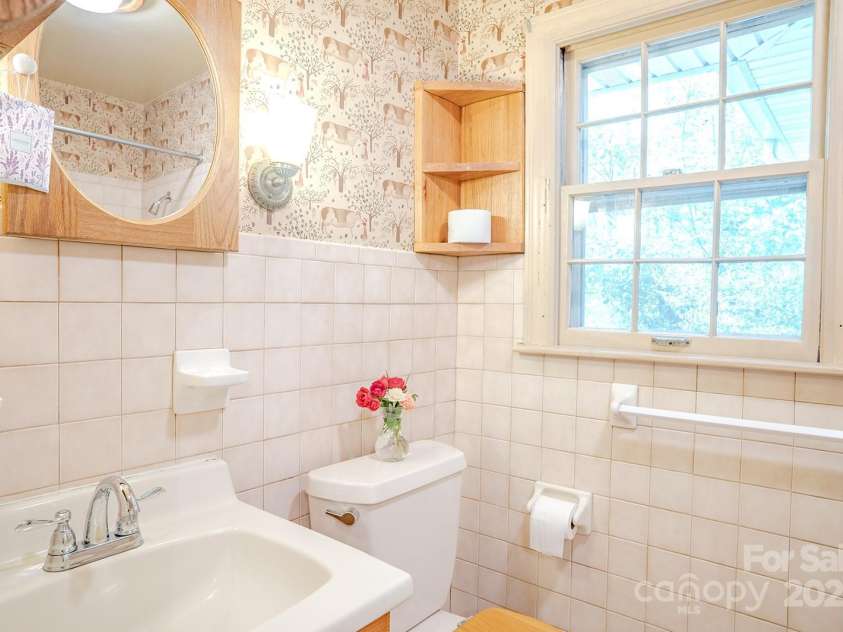 2512 Little River Road, Hendersonville, NC 28739.  MLS# CAR4253798, YatesRealty ID 16308. 