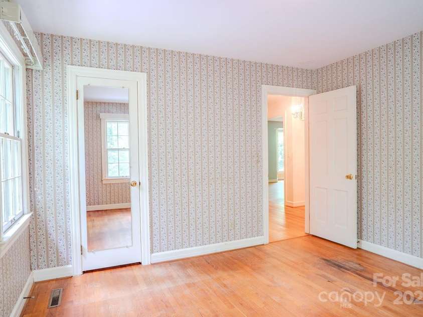 2512 Little River Road, Hendersonville, NC 28739.  MLS# CAR4253798, YatesRealty ID 16308. 