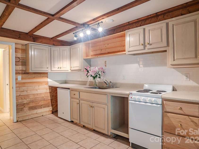 2512 Little River Road, Hendersonville, NC 28739.  MLS# CAR4253798, YatesRealty ID 16308. 