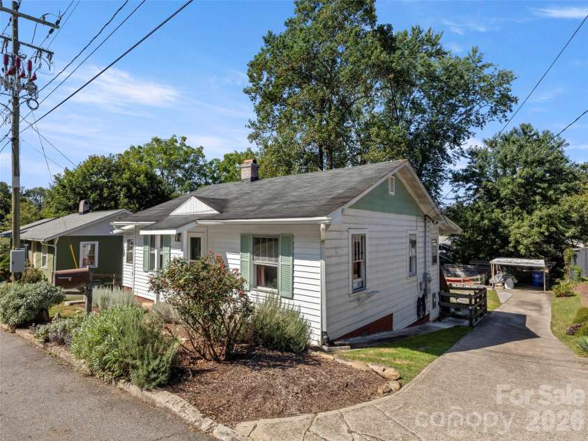 79 Craig Circle, Asheville, NC 28805.  MLS# CAR4352490, YatesRealty ID 16309. 
