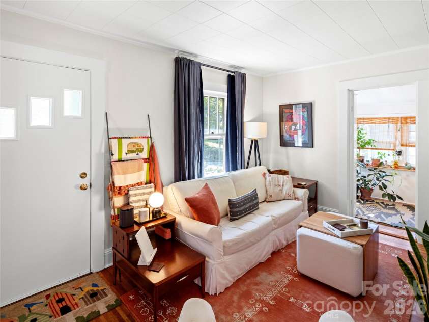 79 Craig Circle, Asheville, NC 28805.  MLS# CAR4352490, YatesRealty ID 16309. 