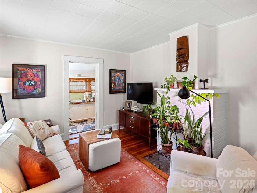 79 Craig Circle, Asheville, NC 28805.  MLS# CAR4352490, YatesRealty ID 16309. 
