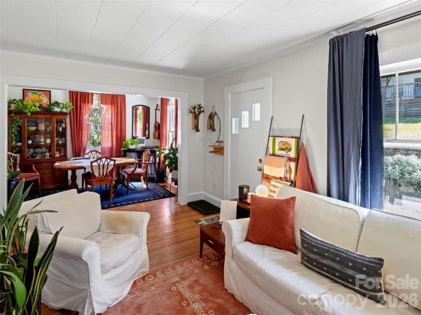 79 Craig Circle, Asheville, NC 28805.  MLS# CAR4352490, YatesRealty ID 16309. 