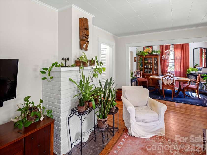 79 Craig Circle, Asheville, NC 28805.  MLS# CAR4352490, YatesRealty ID 16309. 