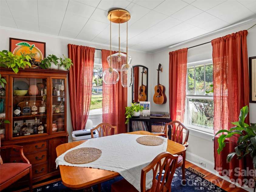79 Craig Circle, Asheville, NC 28805.  MLS# CAR4352490, YatesRealty ID 16309. 