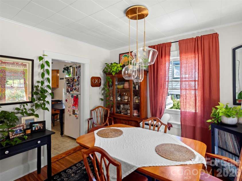 79 Craig Circle, Asheville, NC 28805.  MLS# CAR4352490, YatesRealty ID 16309. 