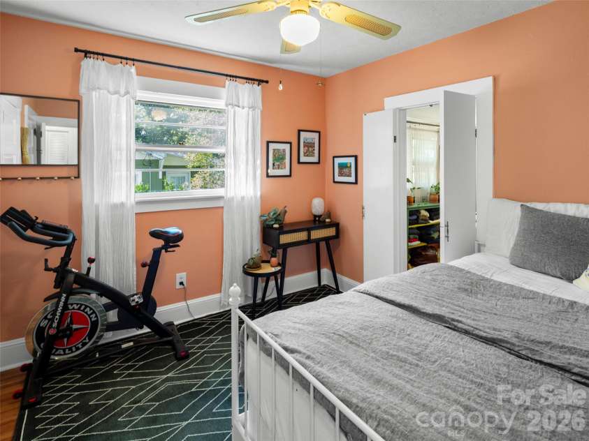 79 Craig Circle, Asheville, NC 28805.  MLS# CAR4352490, YatesRealty ID 16309. 
