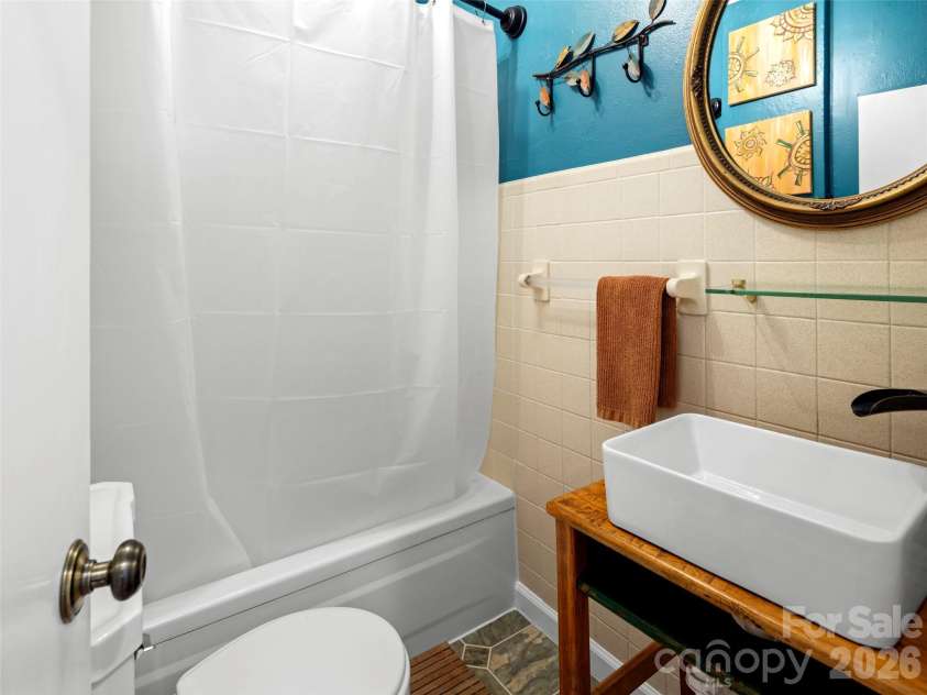 79 Craig Circle, Asheville, NC 28805.  MLS# CAR4352490, YatesRealty ID 16309. 