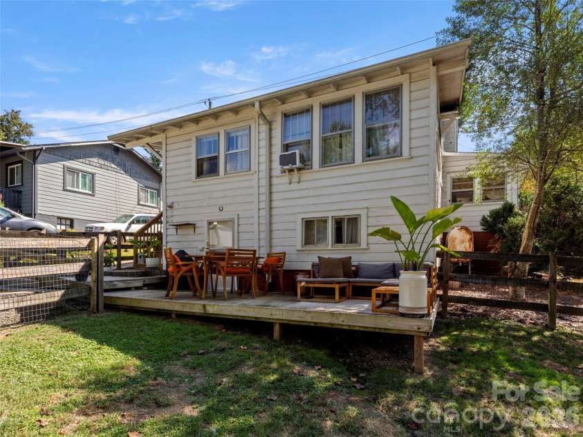 79 Craig Circle, Asheville, NC 28805.  MLS# CAR4352490, YatesRealty ID 16309. 